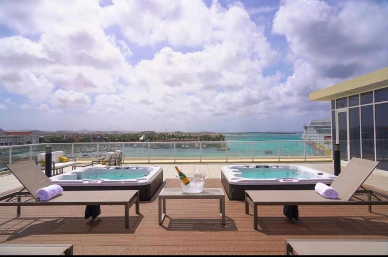 Stylish Luxury Condo, Central Location, Ocean View, Pool, Gym Oranjestad Exterior foto